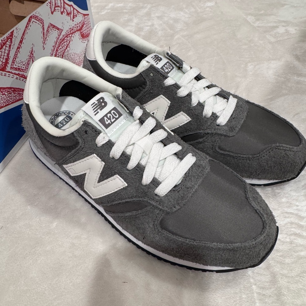 Brand New In Box New Balance 420 Women’s Size 8 - Picture 6 of 6